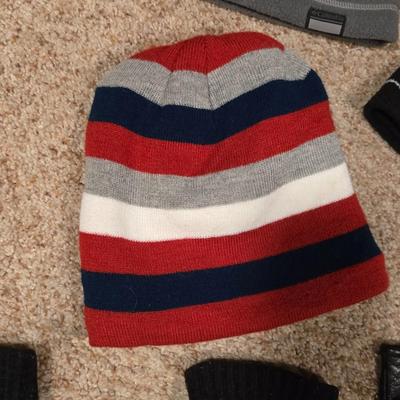 Men’s Winter Outerwear & Accessories Lot – Jackets, Scarves, Beanies & Gloves