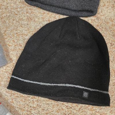 Men’s Winter Outerwear & Accessories Lot – Jackets, Scarves, Beanies & Gloves