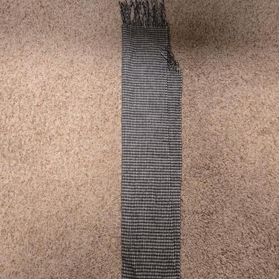 Men’s Wool Sweaters & Scarf Lot – Size M/L