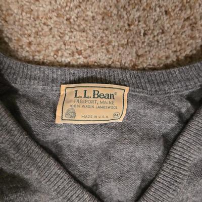 Men’s Wool Sweaters & Scarf Lot – Size M/L