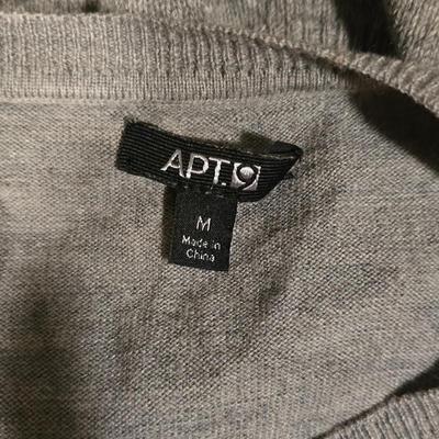 Men’s Wool Sweaters & Scarf Lot – Size M/L