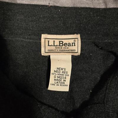 Men’s Wool Sweaters & Scarf Lot – Size M/L