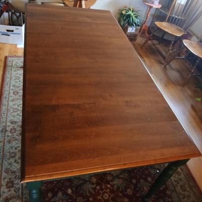 Ethan Allen Solid Wood Dining Table with 4 Windsor Back Chairs – Made in America