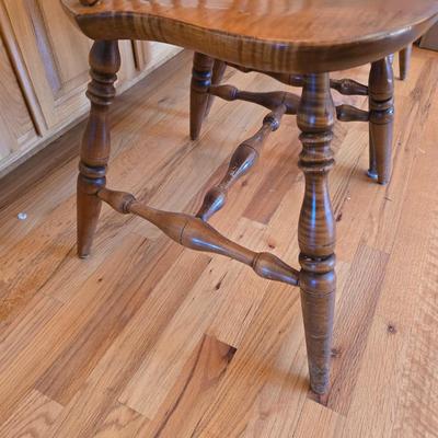 Ethan Allen Solid Wood Dining Table with 4 Windsor Back Chairs – Made in America