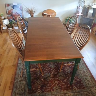 Ethan Allen Solid Wood Dining Table with 4 Windsor Back Chairs – Made in America