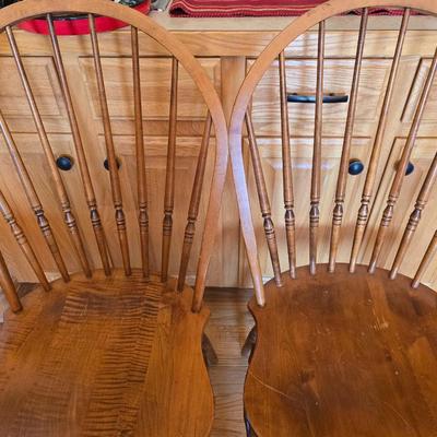 Ethan Allen Solid Wood Dining Table with 4 Windsor Back Chairs – Made in America