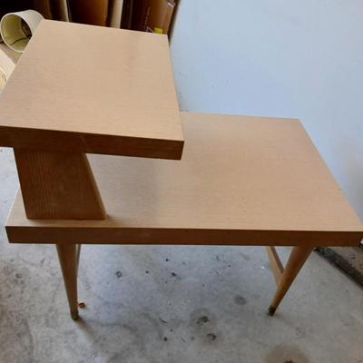 Mid-Century Side Table, Wood Lamp & Metal Magazine Rack Lot