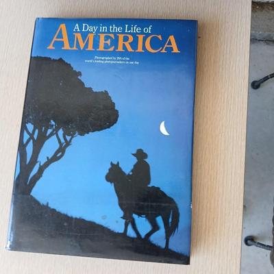 Mid-Century Side Table, Wood Lamp & Metal Magazine Rack Lot