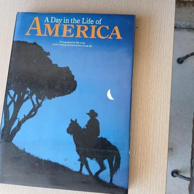 Mid-Century Side Table, Wood Lamp & Metal Magazine Rack Lot