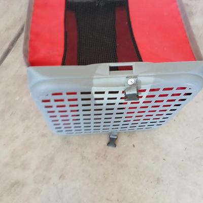 Portable Pet Carrier – Red & Gray with Ventilated Mesh Top with 16 panels of small fencing
