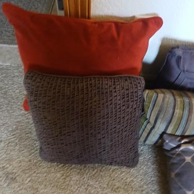 Decorative Pillow Lot – Earthy Tones & Textured Fabrics (Set of 7)