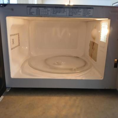 Insignia Digital Microwave Oven