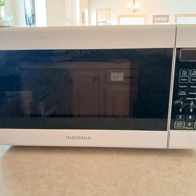 Insignia Digital Microwave Oven