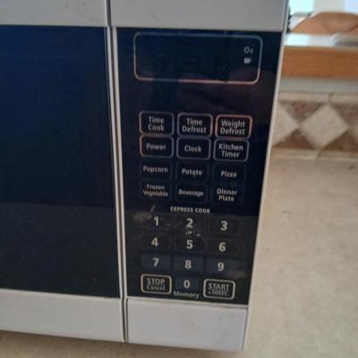 Insignia Digital Microwave Oven