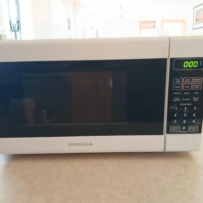 Insignia Digital Microwave Oven