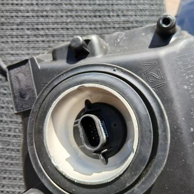 Subaru Crosstrek Carpet Floor Mats & GMC Sierra or Chevy Silverado Headlight Pair – Lot