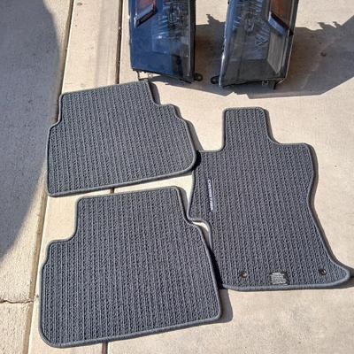 Subaru Crosstrek Carpet Floor Mats & GMC Sierra or Chevy Silverado Headlight Pair – Lot