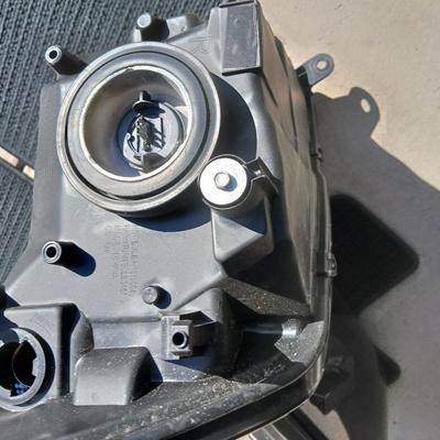 Subaru Crosstrek Carpet Floor Mats & GMC Sierra or Chevy Silverado Headlight Pair – Lot