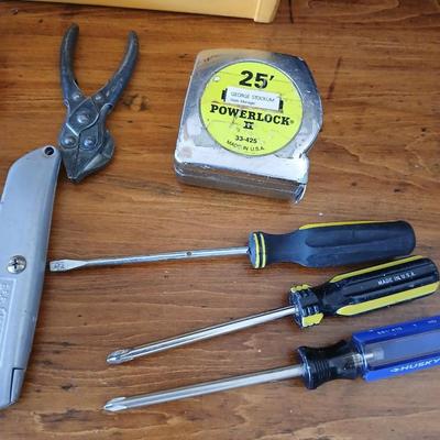 Like new Werner 4' Aluminum Step Ladder & Tool Set