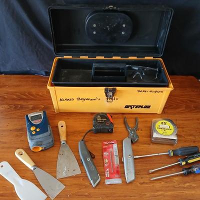 Like new Werner 4' Aluminum Step Ladder & Tool Set