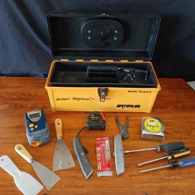 Like new Werner 4' Aluminum Step Ladder & Tool Set