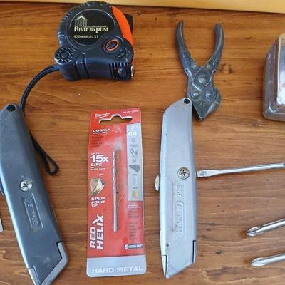 Like new Werner 4' Aluminum Step Ladder & Tool Set