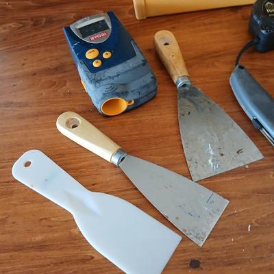 Like new Werner 4' Aluminum Step Ladder & Tool Set