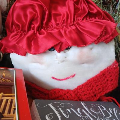 Christmas Cheer Décor & Gift Wrap Collection