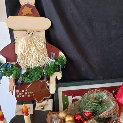 Christmas Cheer Décor & Gift Wrap Collection