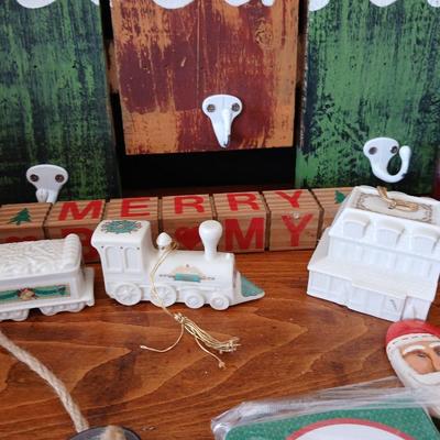 Merry Christmas Wall Art - with hooks & Décor Bundle