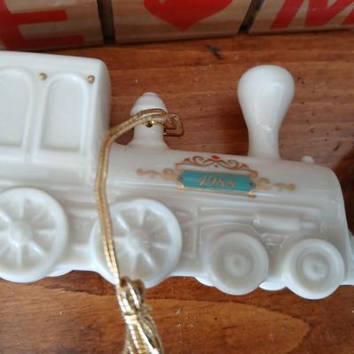 Merry Christmas Wall Art - with hooks & Décor Bundle