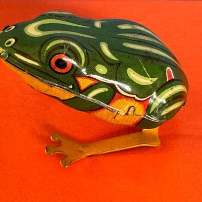 1940's D.R.G.M German tin litho Frog wind up