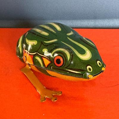 1940's D.R.G.M German tin litho Frog wind up