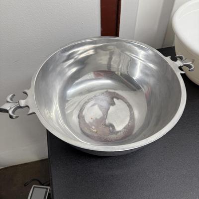 Fleur de lis bowl with matching utensils