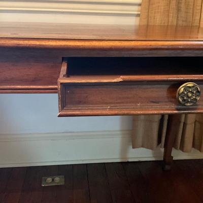 O1 Drexel Heritage Writing Desk