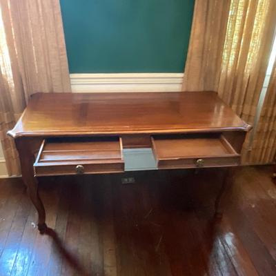 O1 Drexel Heritage Writing Desk