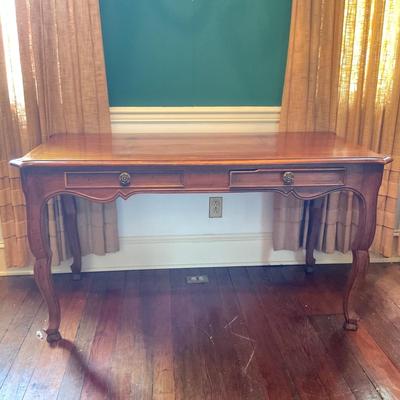 O1 Drexel Heritage Writing Desk