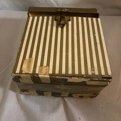 Elvis Vinyl & Collection of 45s (D-MG)