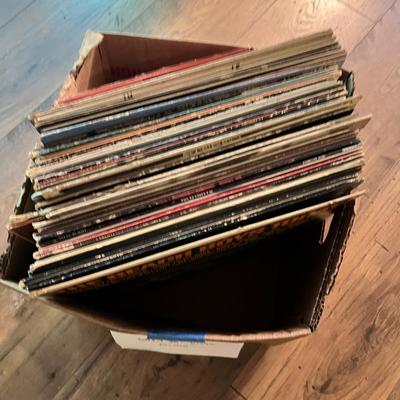Elvis Vinyl & Collection of 45s (D-MG)