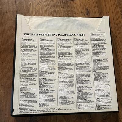 Elvis Vinyl & Collection of 45s (D-MG)