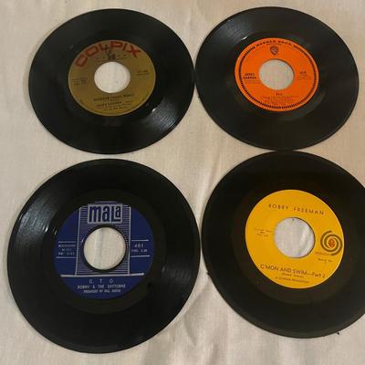 Elvis Vinyl & Collection of 45s (D-MG)