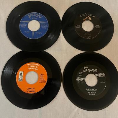 Elvis Vinyl & Collection of 45s (D-MG)