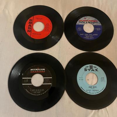 Elvis Vinyl & Collection of 45s (D-MG)