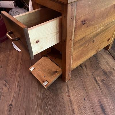Pine End Table (LR-RG)
