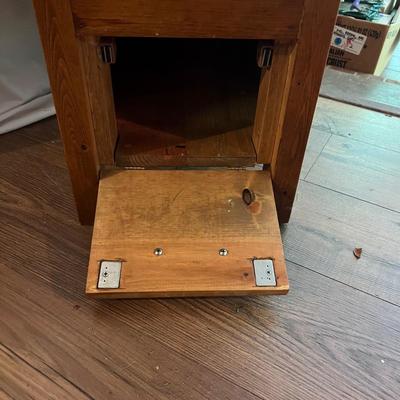 Pine End Table (LR-RG)
