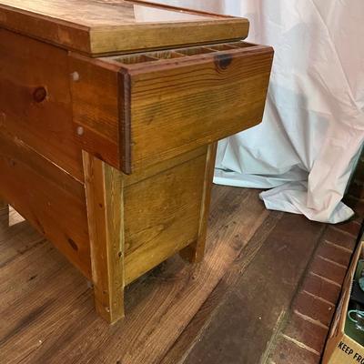 Pine End Table (LR-RG)