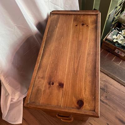 Pine End Table (LR-RG)
