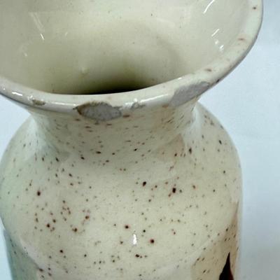 Sale Photo Thumbnail #574: San Juan Capistrano souvenir vase with small chips on top edge
Powder Blue vase with cracks and chip on top
Reddish Brown urn with stopper has no damage