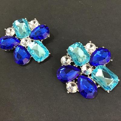 Very nice multicolored, silver toned shoe clips