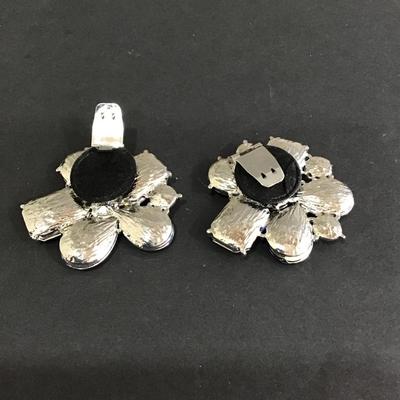 Very nice multicolored, silver toned shoe clips